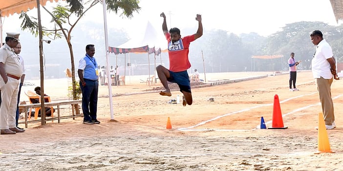 புதுச்சேரியில் எஸ்.ஐ. பணிக்கான 
உடற்தகுதி தோ்வுகள் தொடக்கம்