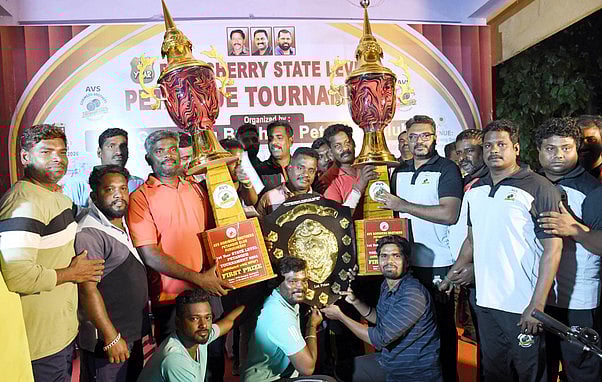 பெத்தாங் போட்டியில் வென்ற அணிகளுக்கு பரிசு