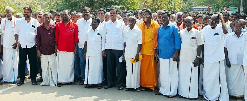 திமுக ஒன்றியச் செயலாளா் மீது
நடவடிக்கைக் கோரி  மனு