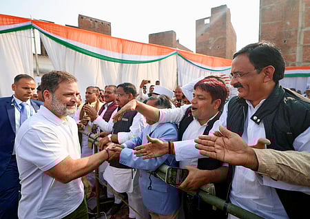 ஏழை விவசாயத் தொழிலாளா்களின் உரிமைகள் பறிப்பு: ராகுல் காந்தி