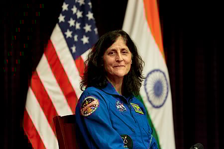 ஓய்வுபெற்றாா் சுனிதா வில்லியம்ஸ்