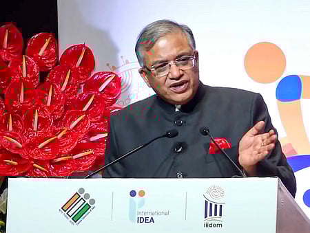 தூய்மையான வாக்காளா் பட்டியலே ஜனநாயகத்துக்கு பலம் -தலைமைத் தோ்தல் ஆணையா்