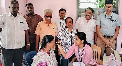 இலவச கண் சிகிச்சை முகாம்