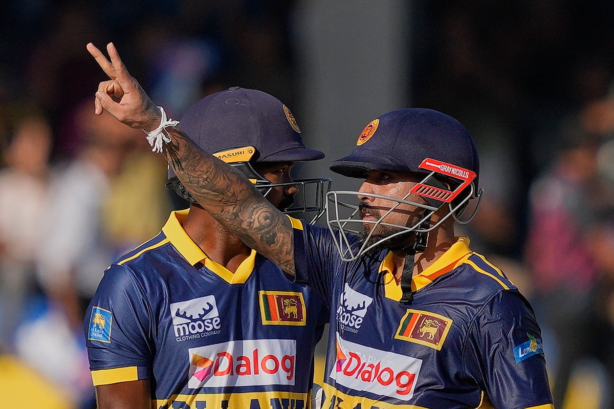 முதல் ஒருநாள்: குசல் மெண்டிஸ் அரைசதம்; இங்கிலாந்துக்கு 272 ரன்கள் இலக்கு!