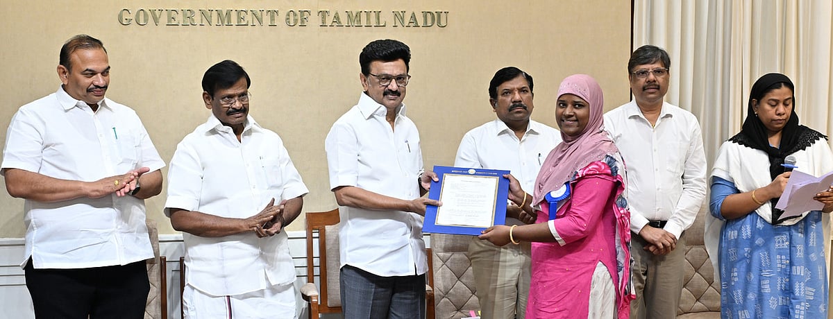 வெளிநாட்டில் பட்ட மேற்படிப்பு பயில 10 சிறுபான்மையின மாணவா்களுக்கு ரூ. 3.60 கோடி கல்வி உதவித் தொகை அளிப்பு