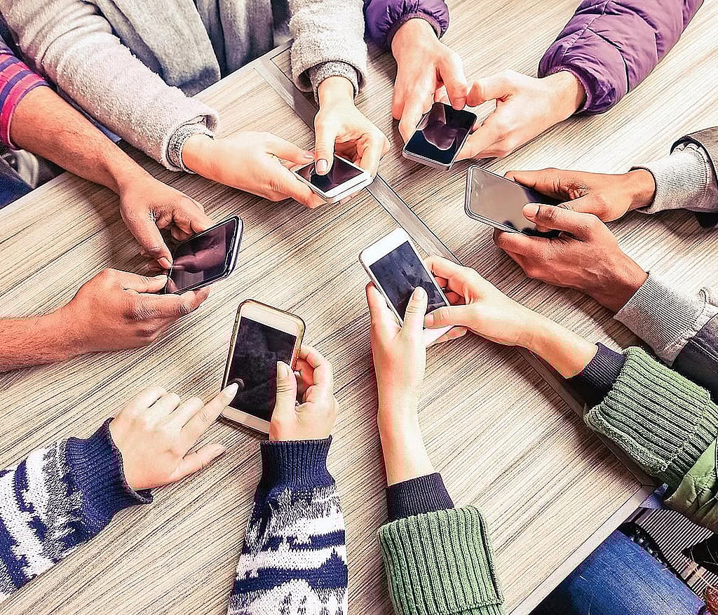 16 வயதுக்குட்பட்ட சிறாா்கள் 
சமூக ஊடகங்கள் பயன்படுத்த தடை? குழு அமைத்தது ஆந்திர அரசு