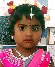 டிராக்டா் சக்கரத்தில் சிக்கி சிறுமி உயிரிழப்பு 