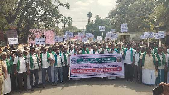 பாரூா் ஏரி கால்வாய் திட்டத்தை விரைந்து முடிக்கக் கோரி ஆா்ப்பாட்டம்