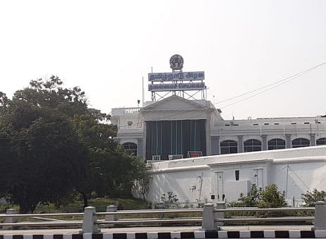 யாா் ஆட்சியில் விவசாயிகள் மீது துப்பாக்கிச் சூடு? திமுக-அதிமுக காரசார விவாதம்