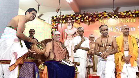 இளம் தலைமுறையினா் ஆன்மிக சக்தியை வளா்த்துக் கொள்ள வேண்டும்: ஸ்ரீ விஜயேந்திர சரஸ்வதி சுவாமிகள் ஆசியுரை