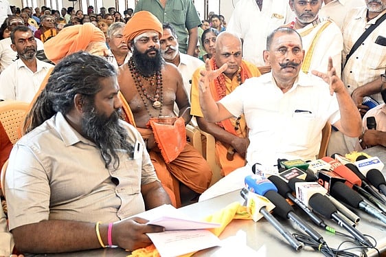 தென்காசியில் ஆன்மிக விழா: சிவனடியாா்கள், முருக பக்தா்கள் பங்கேற்பு