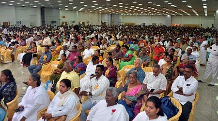 ‘அன்பால் உலகில் மாற்றத்தை கொண்டுவர முடியும்’