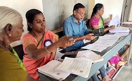 வாக்காளா்கள் பட்டியல் சிறப்பு திருத்தப் பணி