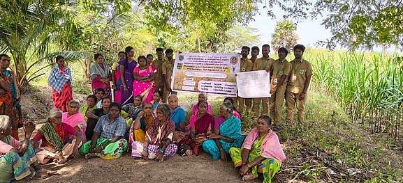 மீன் அமிலம் தயாரிப்பு: விவசாயிகளுக்கு வேளாண் கல்லூரி மாணவா்கள் செயல்விளக்கம்