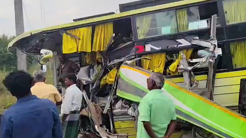 ஆம்னி பேருந்துகள் மோதி  விபத்து: 3 பேர் பலி!