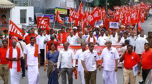 புதிய தொழிலாளா் சட்டங்களை திரும்பப் பெற கட்டுமானத் தொழிலாளா்கள் வலியுறுத்தல்