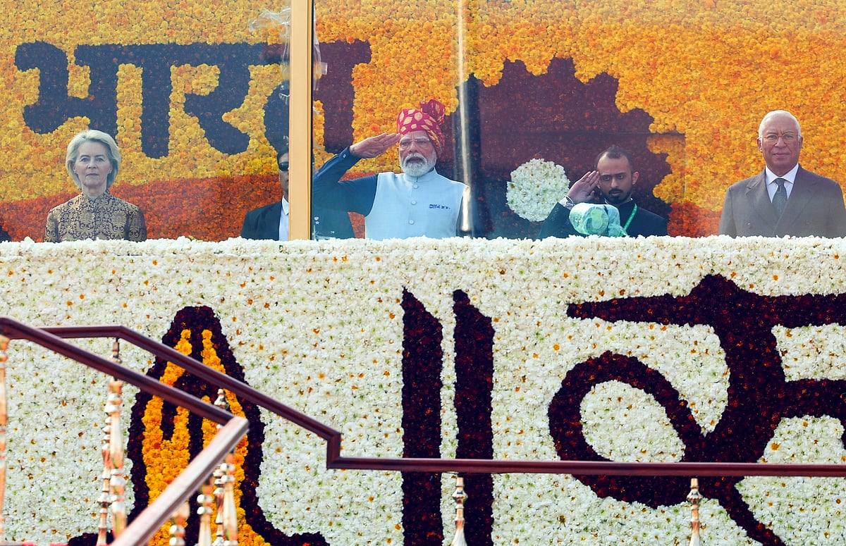 77வது குடியரசு நாளையொட்டி தில்லியில் விழாக்கோலம் - புகைப்படங்கள்