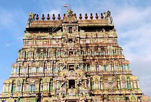 நடராஜா் கோயில் கோபுரத்தில்
தேசியக் கொடி ஏற்றம்