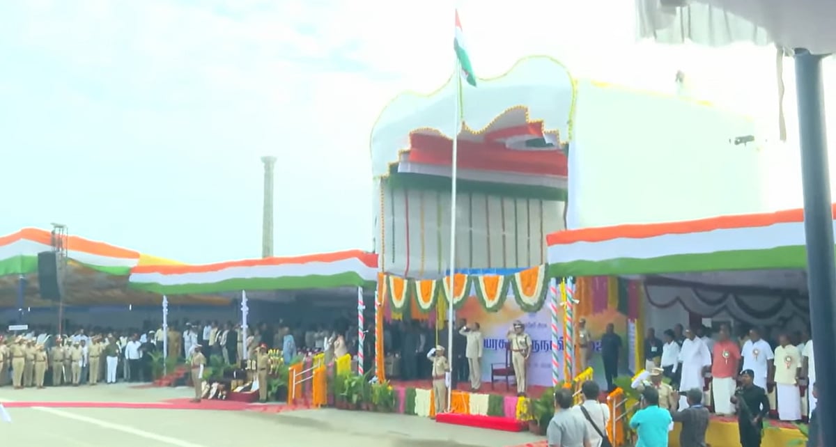 குடியரசு நாள்: தேசியக்கொடி ஏற்றினார் புதுச்சேரி துணைநிலை ஆளுநர்