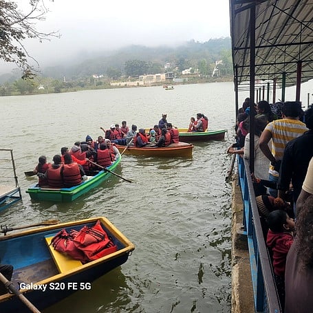 ஏலகிரி மலையில் குவிந்த சுற்றுலாப் பயணிகள்