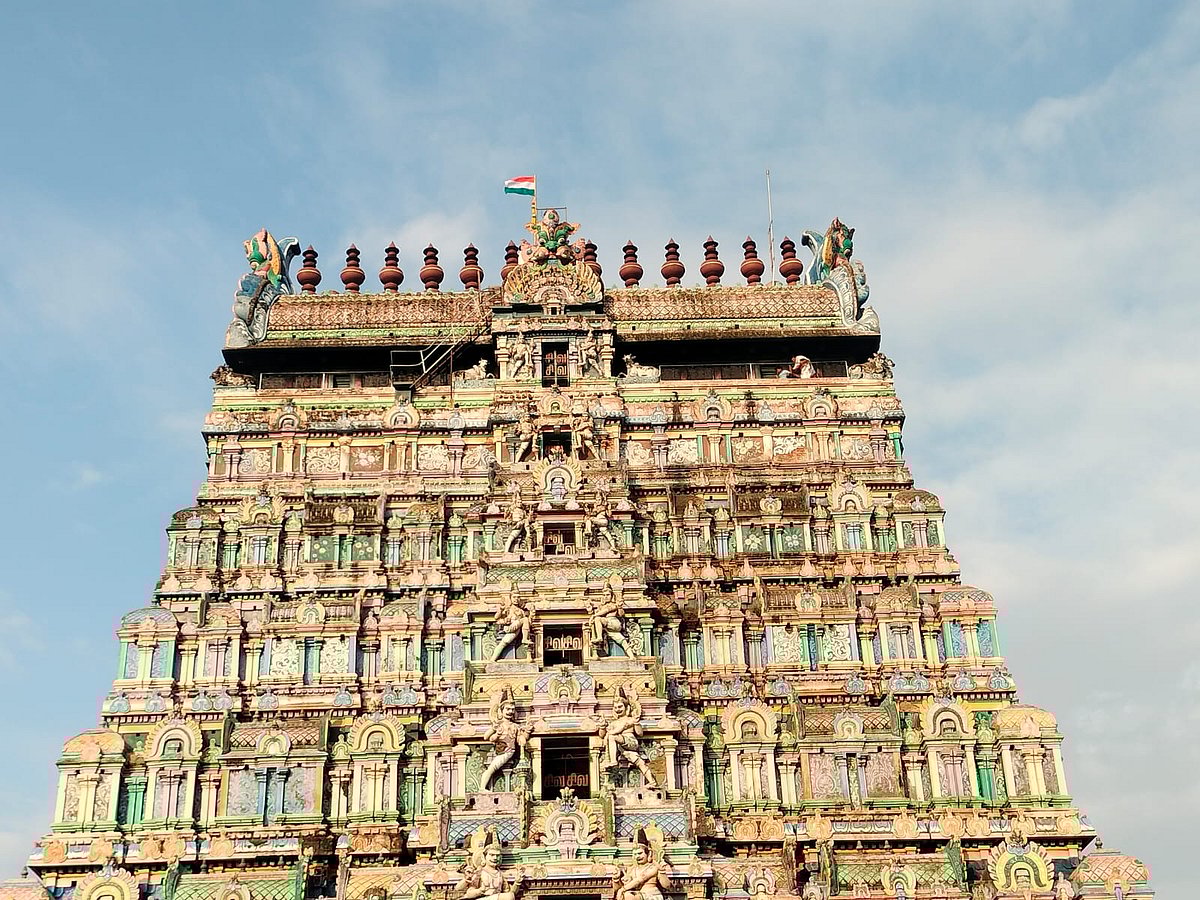 நடராஜர் கோயில் கோபுரத்தில் தேசியக் கொடியேற்றம்! 