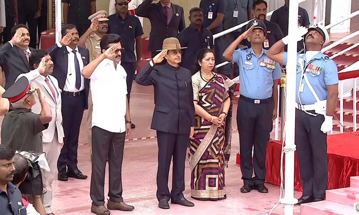 குடியரசு நாள்: தேசியக் கொடியேற்றினார் ஆளுநர் ஆர்.என்.ரவி 