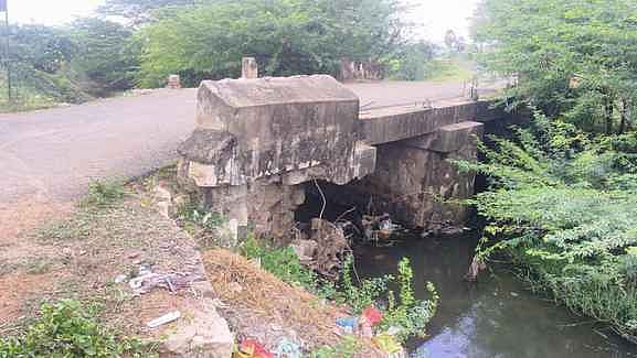 சேதமடைந்த பாலத்தைச் சீரமைக்க கோரிக்கை!