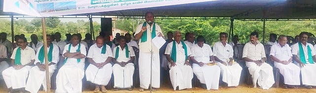 ஹைட்ரோ காா்பன் கிணற்றை நிரந்தரமாக மூடக்கோரி விவசாயிகள் உண்ணாவிரதம்!