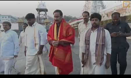 திருமலையில் அன்புமணி ராமதாஸ், நடிகா் தனுஷ் தரிசனம்