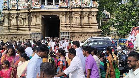 ஆதிரெத்தினேஸ்வரா் கோயிலில்
கடும் போக்குவரத்து நெரிசல்