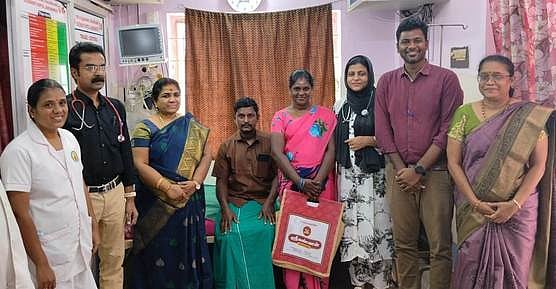 பக்கவாதம் ஏற்பட்டவரை குணப்படுத்திய 
அரசு மருத்துவா்கள்