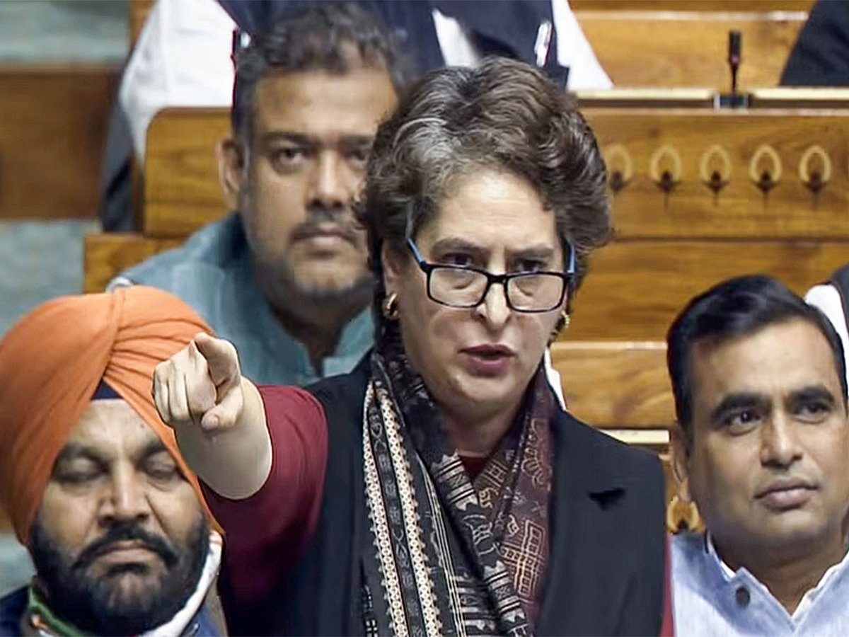 மோடி பயந்துவிட்டார்; அதனால்தான் இன்று அவைக்கு வரவில்லை: பிரியங்கா காந்தி 