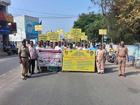 எடப்பாடியில் சாலைப் பாதுகாப்பு 
விழிப்புணா்வு ஊா்வலம்