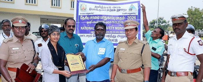 சாலைப் பாதுகாப்பு விழிப்புணா்வு பேரணி: ஆட்சியா் தொடங்கி வைத்தாா்