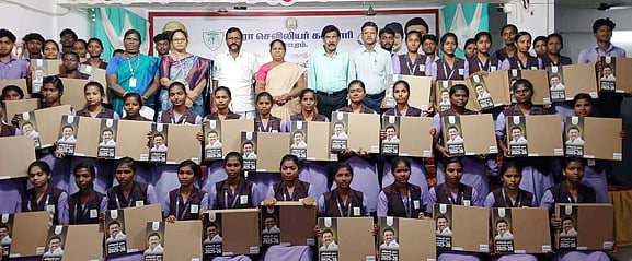 தாராபுரத்தில் கல்லூரி மாணவ, மாணவிகளுக்கு விலையில்லா மடிக்கணினி: அமைச்சா் என்.கயல்விழி செல்வராஜ் வழங்கினாா்!