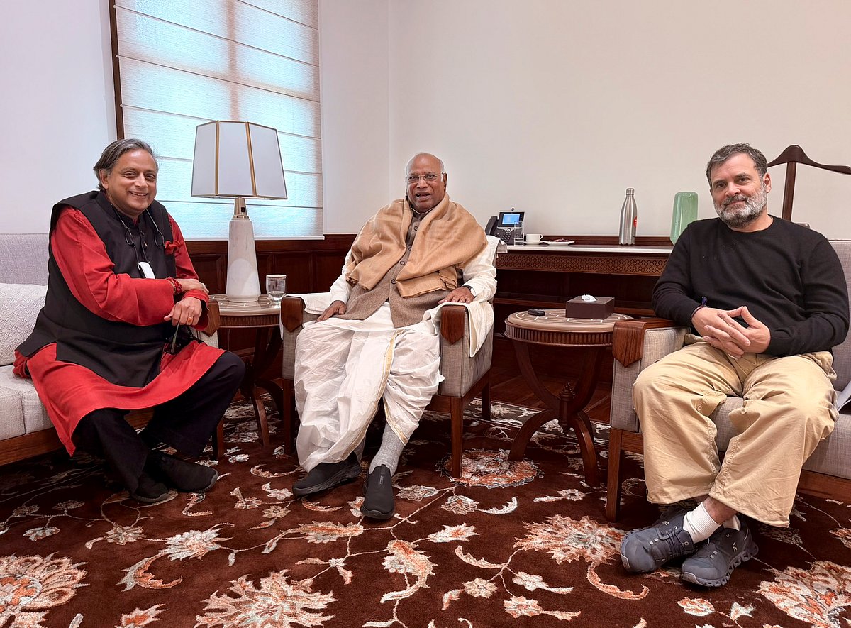 காா்கே, ராகுல் காந்தியுடன் சசி தரூா் சந்திப்பு: ஒருமித்த கருத்துடன் செயல்படுவதாக தகவல் 