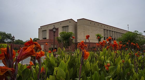 நாடாளுமன்றம், பள்ளிகளுக்கு வெடிகுண்டு மிரட்டல்! உச்சகட்ட பதற்றத்தில் தில்லி!