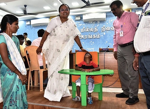 மாற்றுத்திறனாளிகள் வயது வரம்பு தளா்த்தும் முகாம்: வேலூா் ஆட்சியா் பங்கேற்பு 