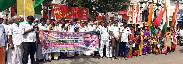 ஆரணியில் காங்கிரஸ் கட்சியினா் தா்னா