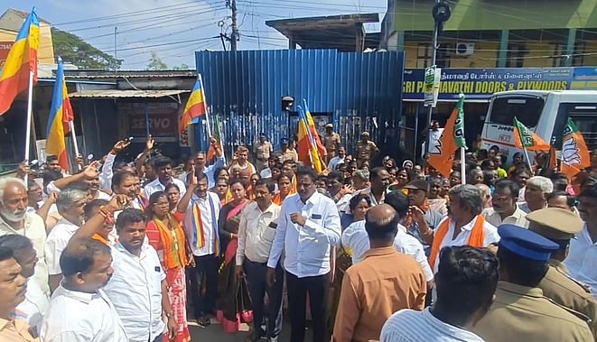 டாஸ்மாக் கடையை அகற்றக் கோரி முற்றுகை