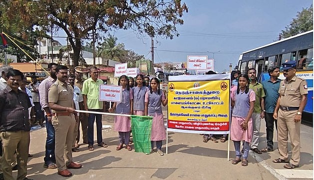 ஆலங்குளத்தில் விழிப்புணா்வுப் பேரணி