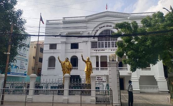 பிப்.4-இல் அதிமுக  மாவட்டச் செயலா்கள் கூட்டம்