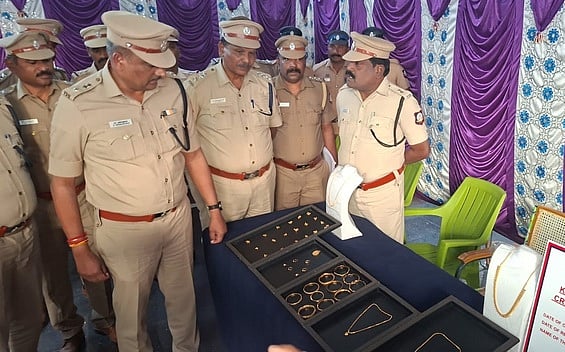 கிருஷ்ணகிரி அருகே வீட்டில் திருட்டு போன 50 பவுன் தங்க நகைகள் மீட்பு: ஒருவா் கைது!