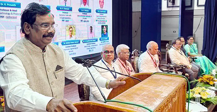 தேசிய முன்னுரிமைக்குப் பசுமை ஆற்றல் முக்கியம்: புதுச்சேரி மத்திய பல்கலை. துணைவேந்தா்!