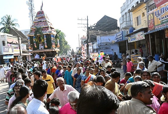 செங்கோட்டை குலசேகரநாதா் கோயில் தேரோட்டம்