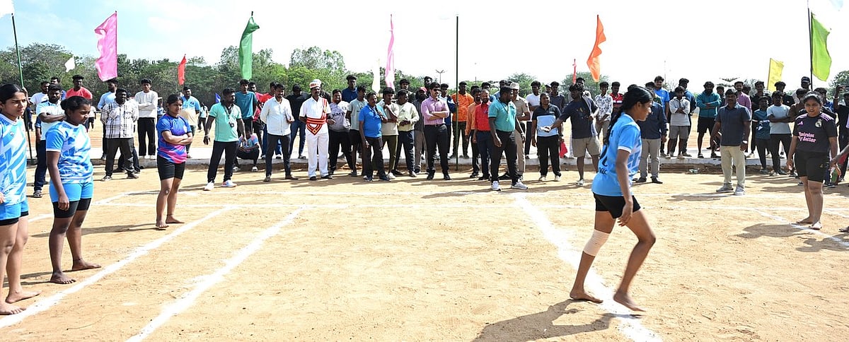 இளைஞா் விளையாட்டு திருவிழா: ஆட்சியா் தொடங்கி வைத்தாா்