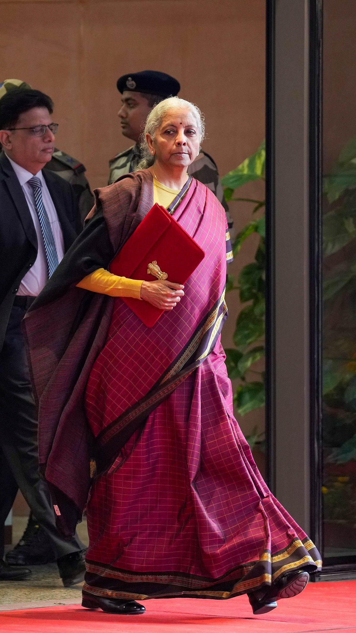 ஒரேயொரு அறிவிப்பு! பங்குச்சந்தை கடும் வீழ்ச்சி! ஏன்?