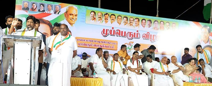 மக்களின் சுதந்திரத்தைப் பறிக்கிறது மத்திய அரசு! தெலங்கானா துணை முதல்வா் குற்றச்சாட்டு!