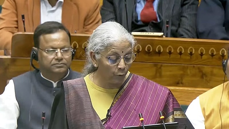 9-வது முறையாக மத்திய பட்ஜெட்டை தாக்கல் செய்தார் நிர்மலா சீதாராமன்!