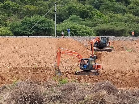 நிதி ஒதுக்கப்பட்டு 2 ஆண்டுகள் ஆகியும் தாமதமாகும் ஓமலூா் -  ஒசூா் இருவழி ரயில்பாதை!